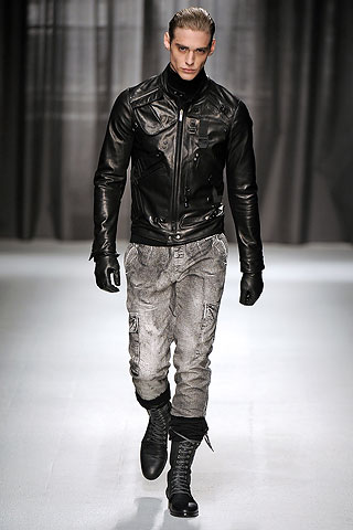 Moschino / - 2009-2010