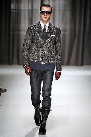 Moschino / - 2009-2010