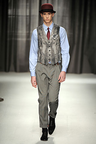 Moschino / - 2009-2010