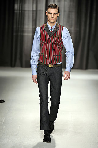 Moschino / - 2009-2010