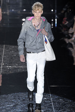 Gucci / - 2009
