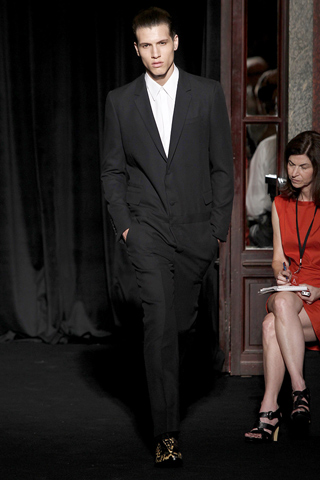 Givenchy / - 2011