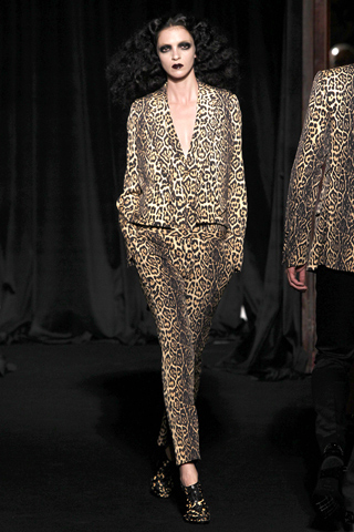 Givenchy / - 2011